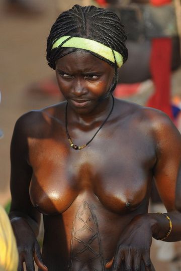 Реальные негритянки из какого-то племени в Гвинее